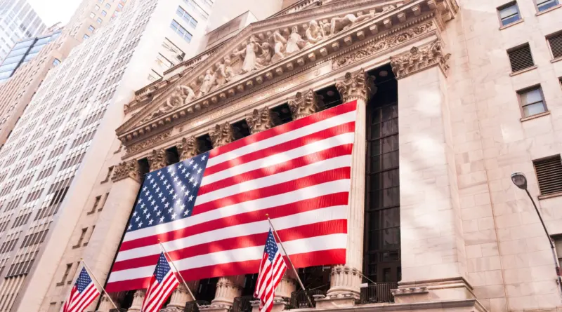 Wall Street abre en terreno mixto y casi plano en sus tres indicadores