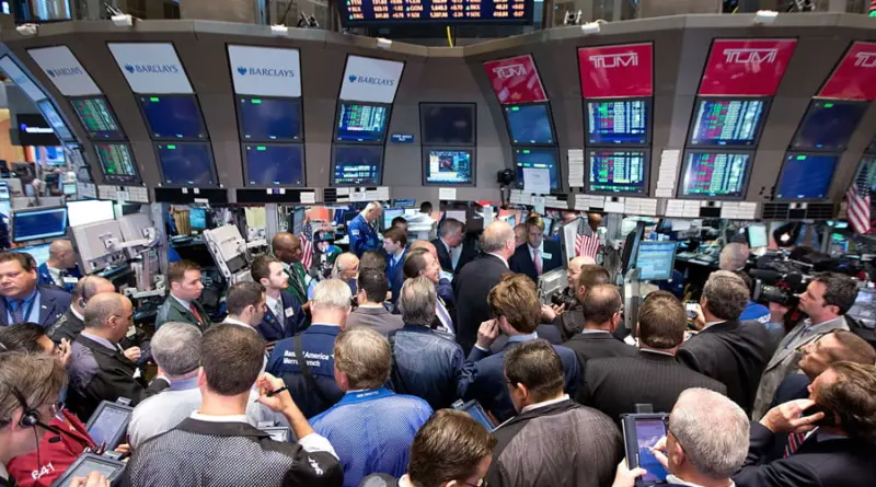 Wall Street abre en rojo y el Dow Jones baja un 1.08%